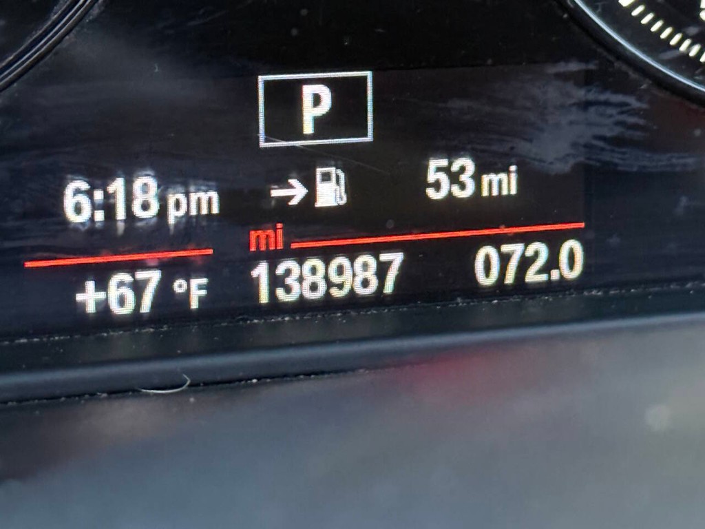 BMW X2 Vehicle Full-screen Gallery Image 31