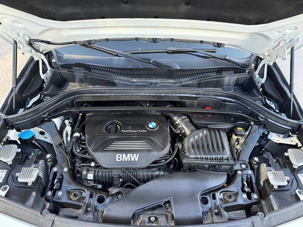 BMW X2 Vehicle Full-screen Gallery Image 33