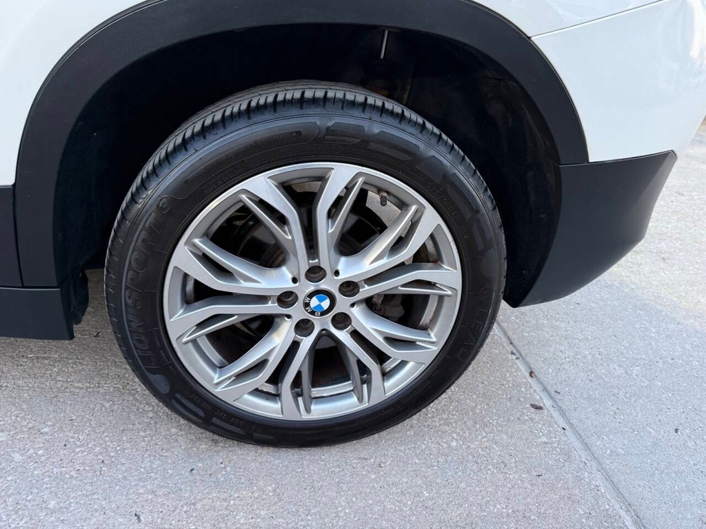 BMW X2 Vehicle Full-screen Gallery Image 34