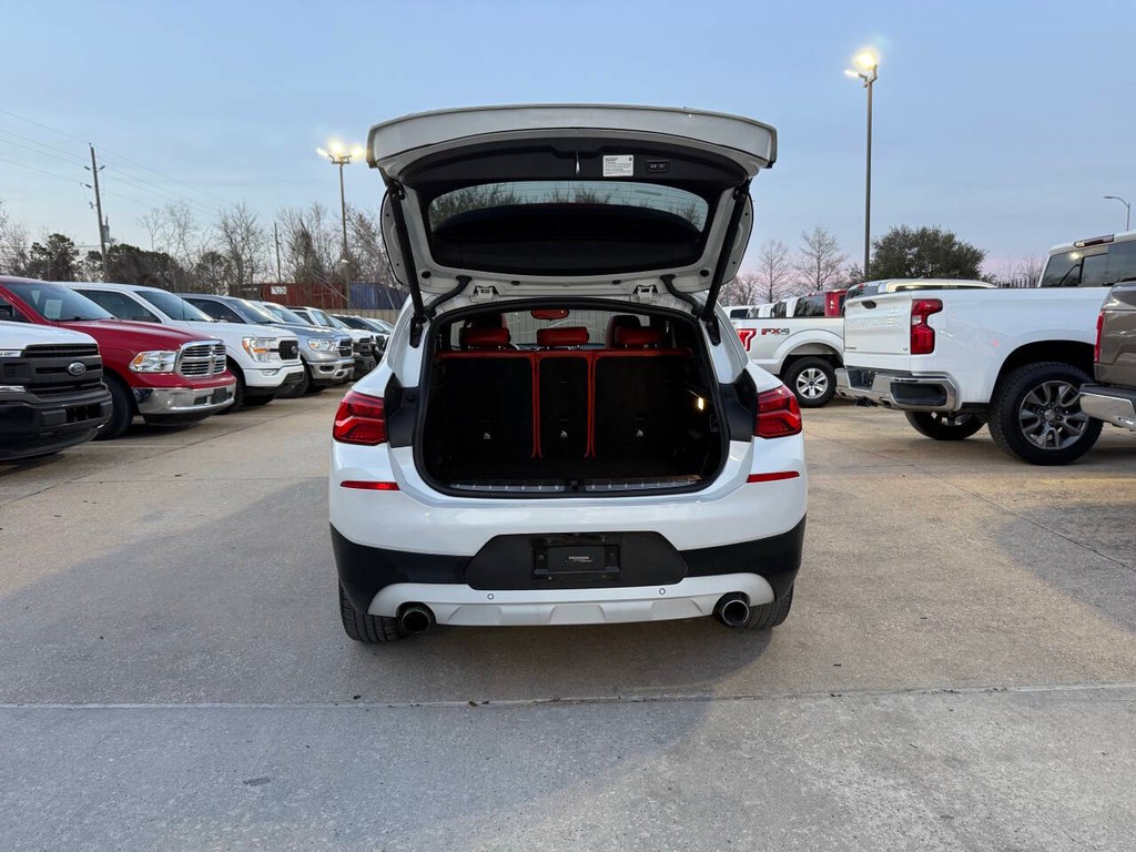BMW X2 Vehicle Full-screen Gallery Image 35
