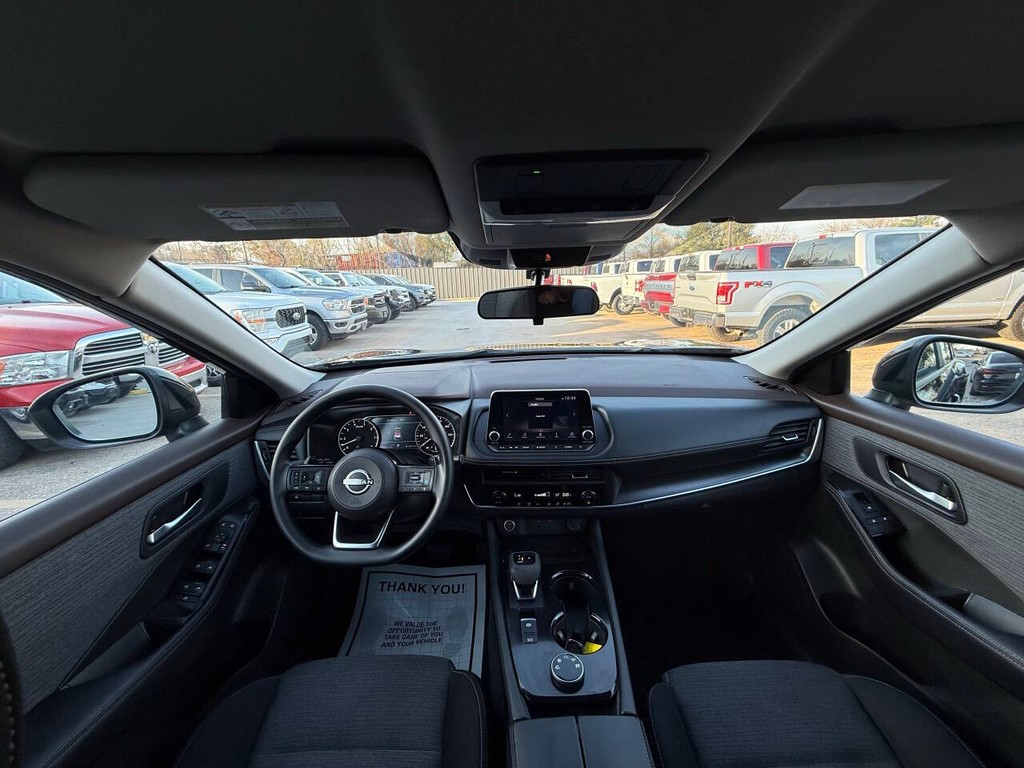 Nissan Rogue Vehicle Full-screen Gallery Image 18