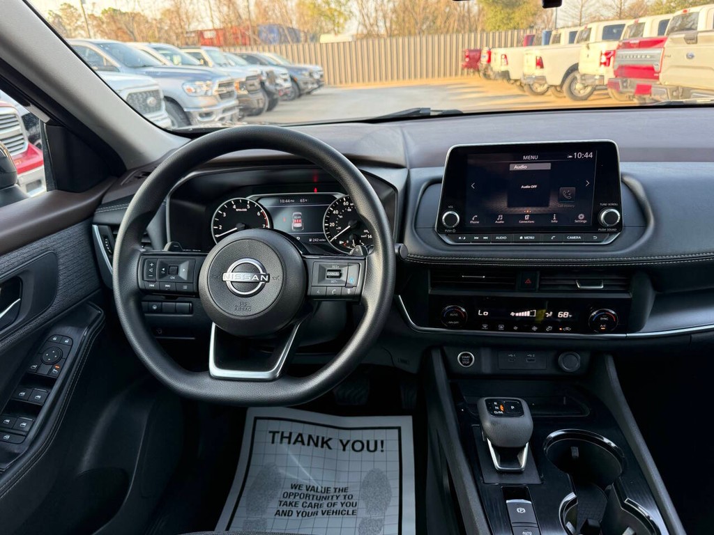 Nissan Rogue Vehicle Full-screen Gallery Image 21