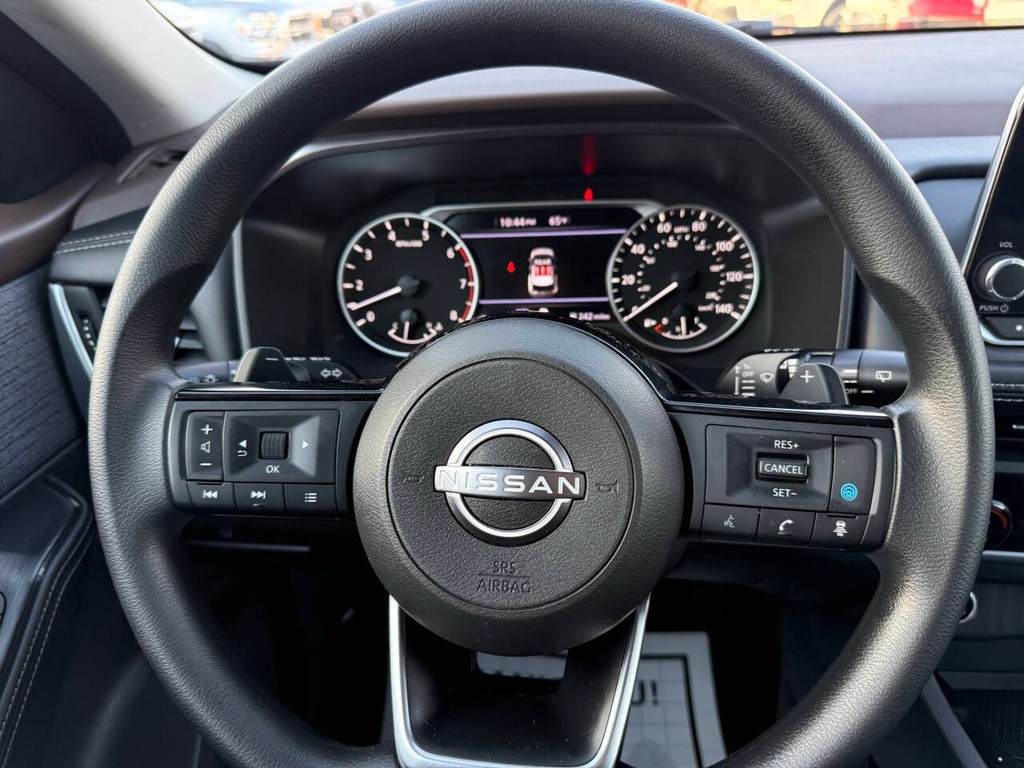 Nissan Rogue Vehicle Full-screen Gallery Image 23