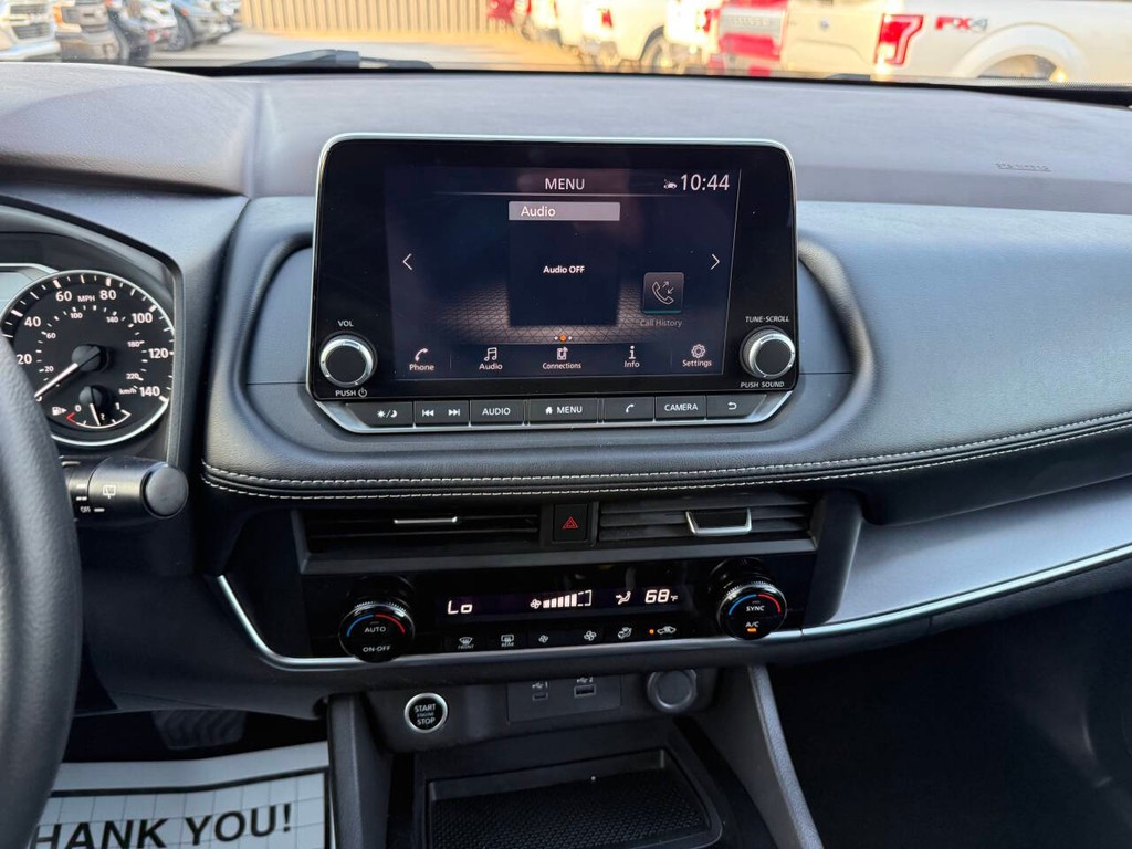 Nissan Rogue Vehicle Full-screen Gallery Image 24