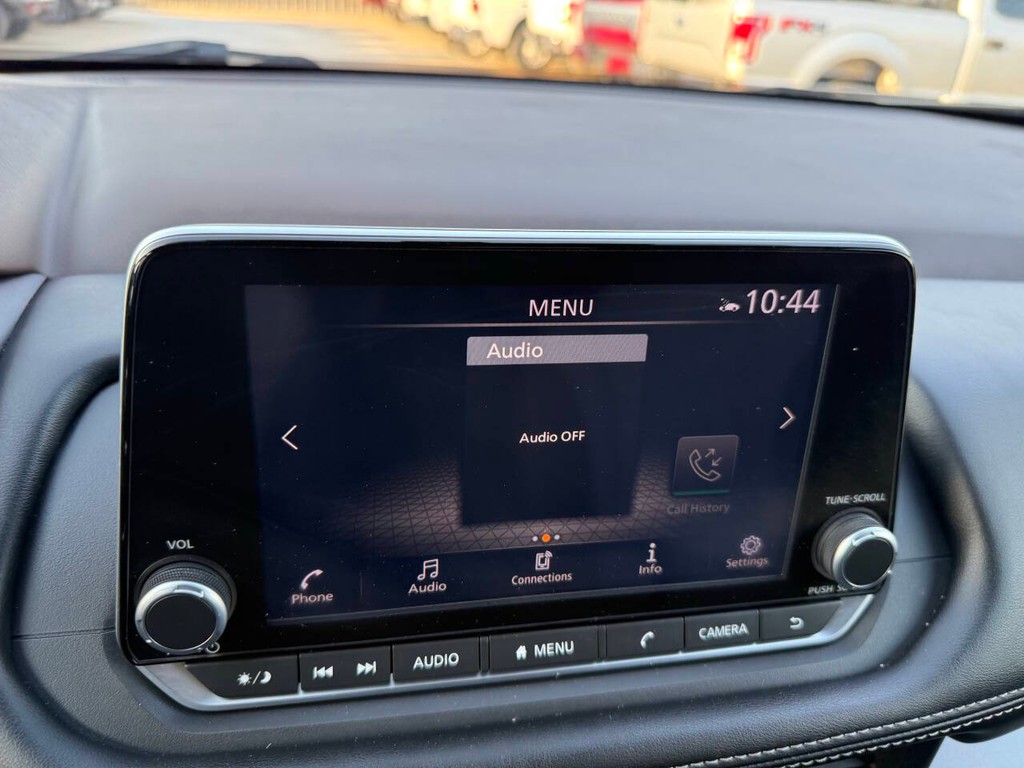 Nissan Rogue Vehicle Full-screen Gallery Image 25