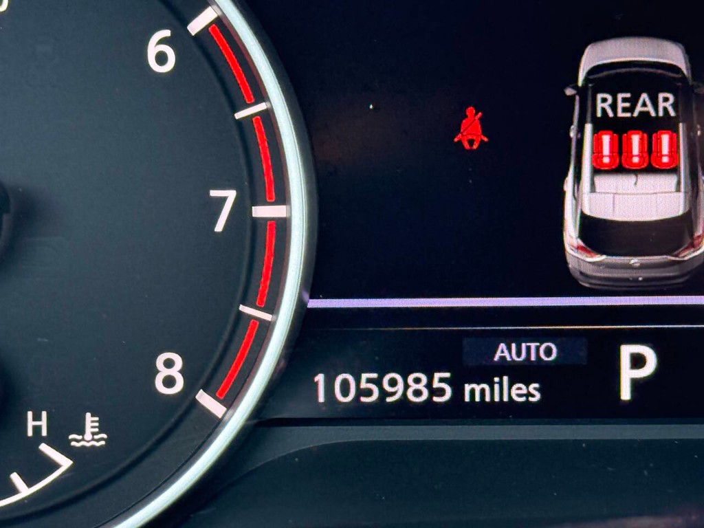 Nissan Rogue Vehicle Full-screen Gallery Image 30