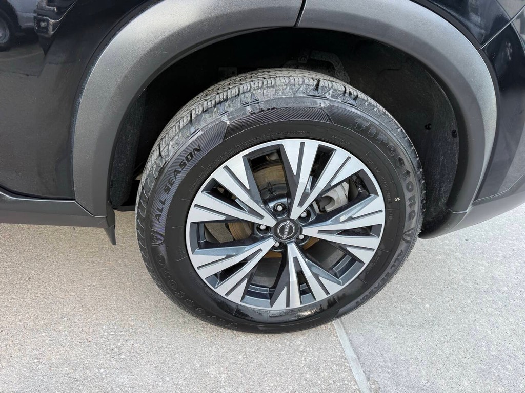 Nissan Rogue Vehicle Full-screen Gallery Image 33