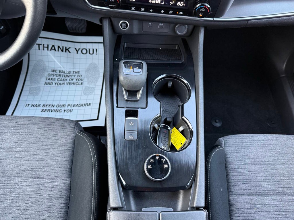 Nissan Rogue Vehicle Full-screen Gallery Image 36