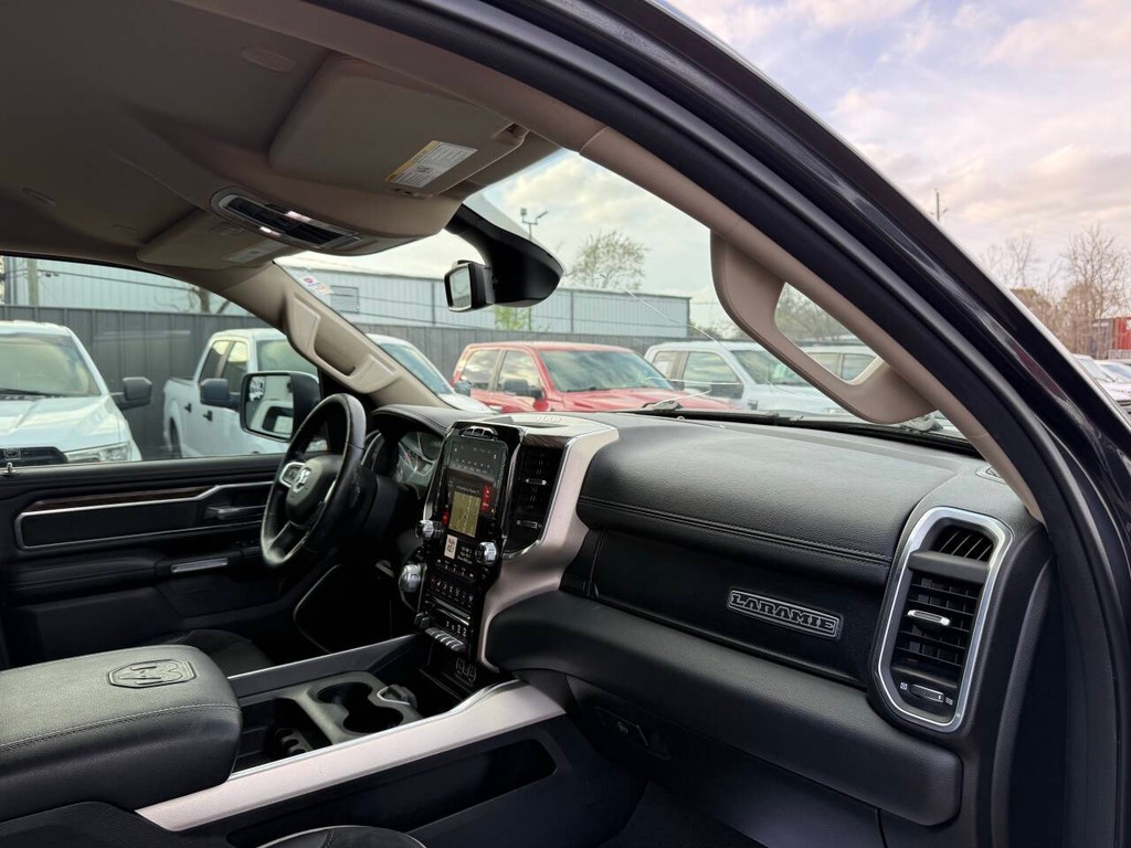 Ram 1500 Vehicle Full-screen Gallery Image 09