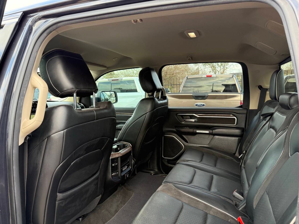 Ram 1500 Vehicle Full-screen Gallery Image 12