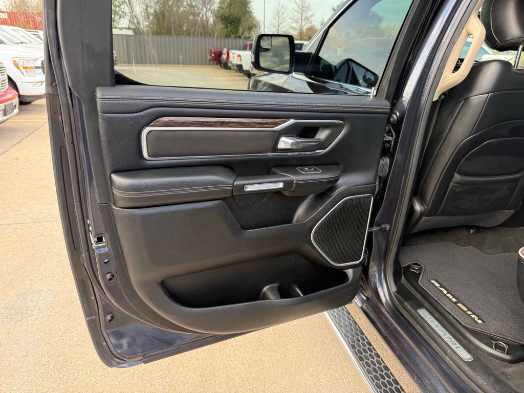 Ram 1500 Vehicle Full-screen Gallery Image 14