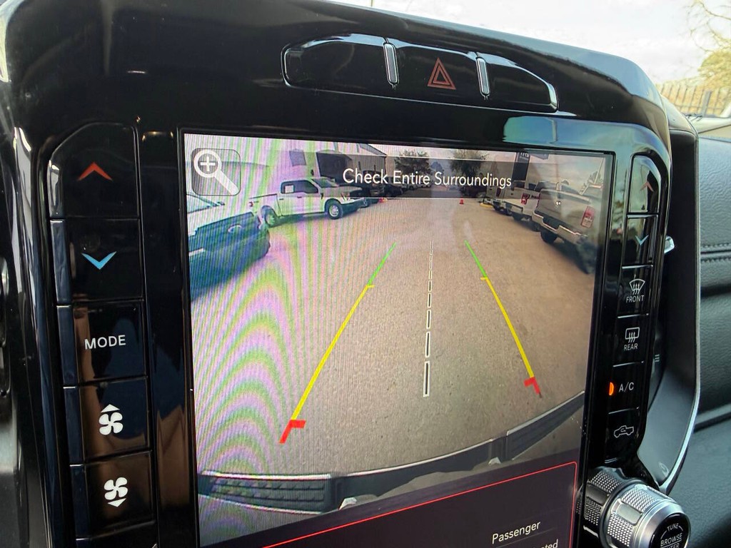 Ram 1500 Vehicle Full-screen Gallery Image 27