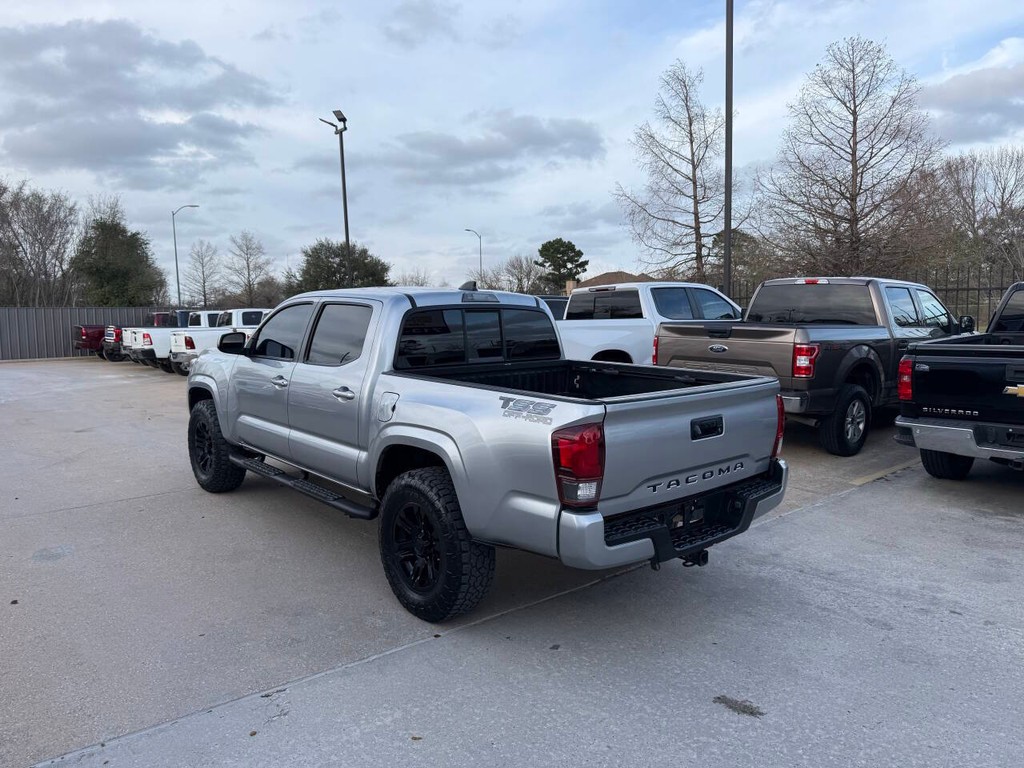 Toyota Tacoma 2WD Vehicle Full-screen Gallery Image 04