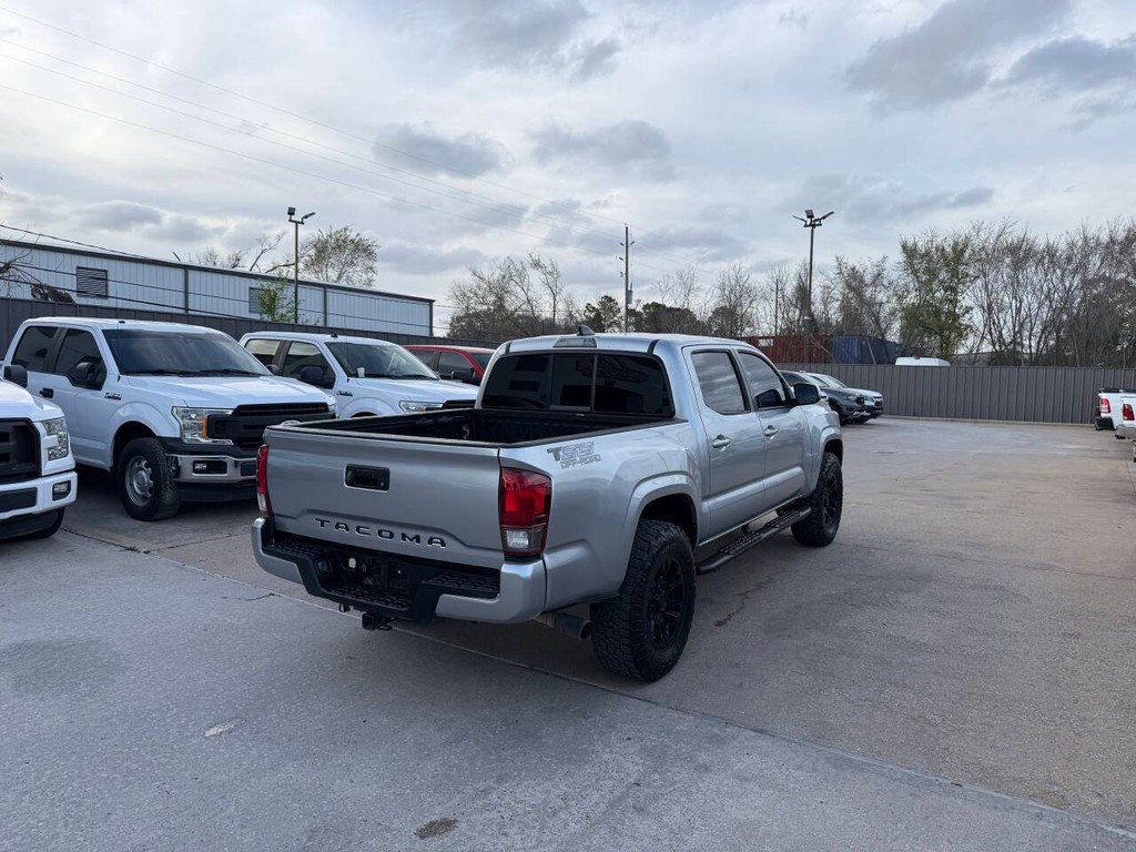 Toyota Tacoma 2WD Vehicle Full-screen Gallery Image 05