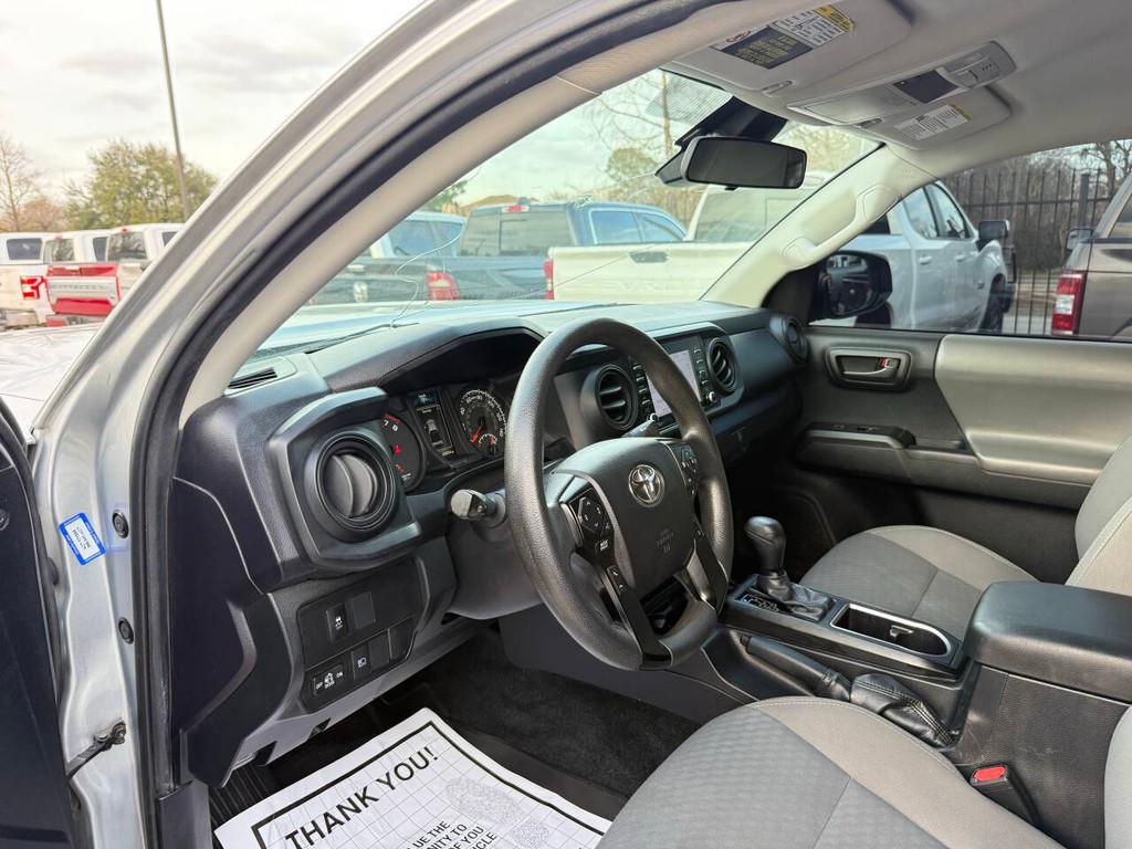Toyota Tacoma 2WD Vehicle Full-screen Gallery Image 06