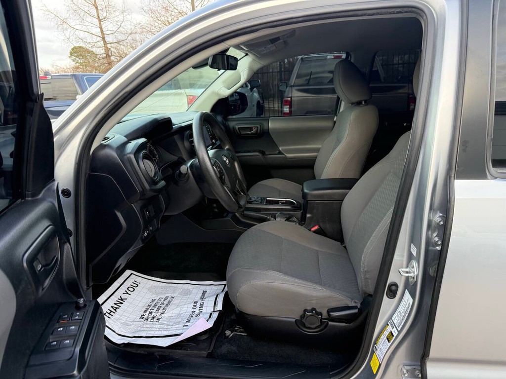 Toyota Tacoma 2WD Vehicle Full-screen Gallery Image 07