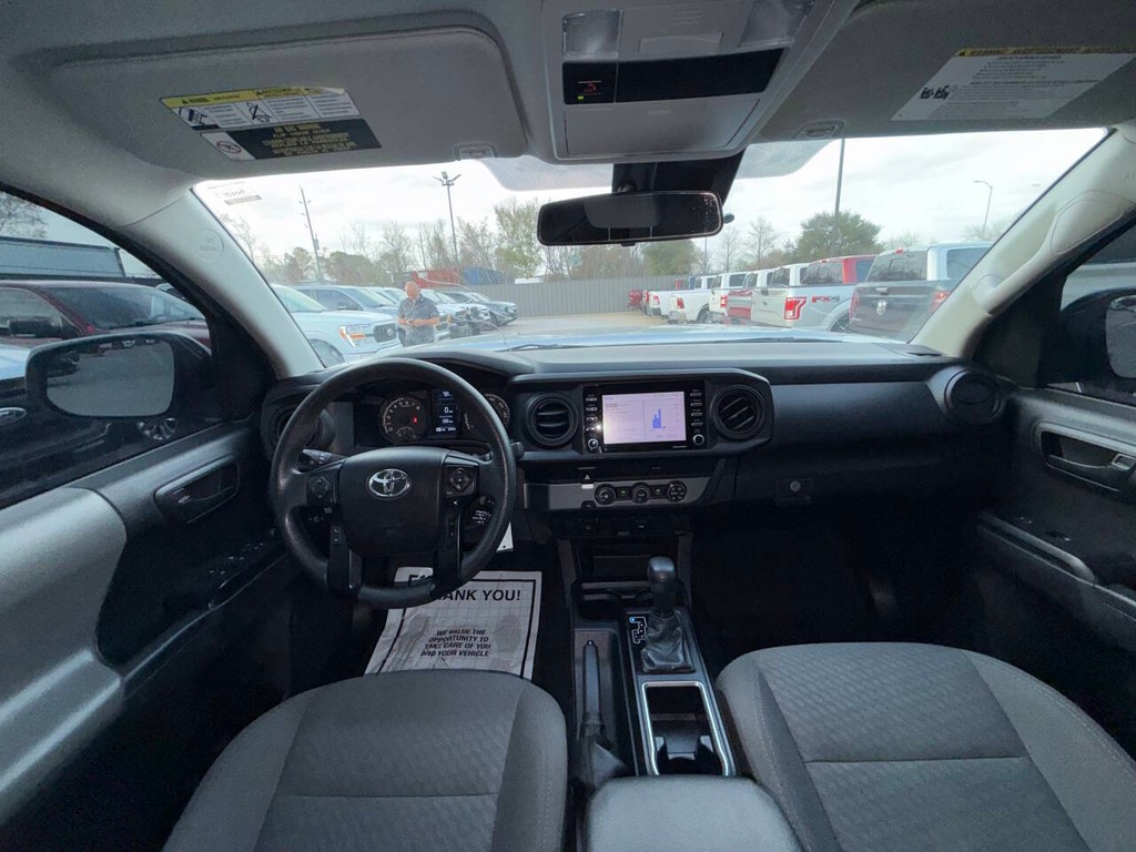 Toyota Tacoma 2WD Vehicle Full-screen Gallery Image 19