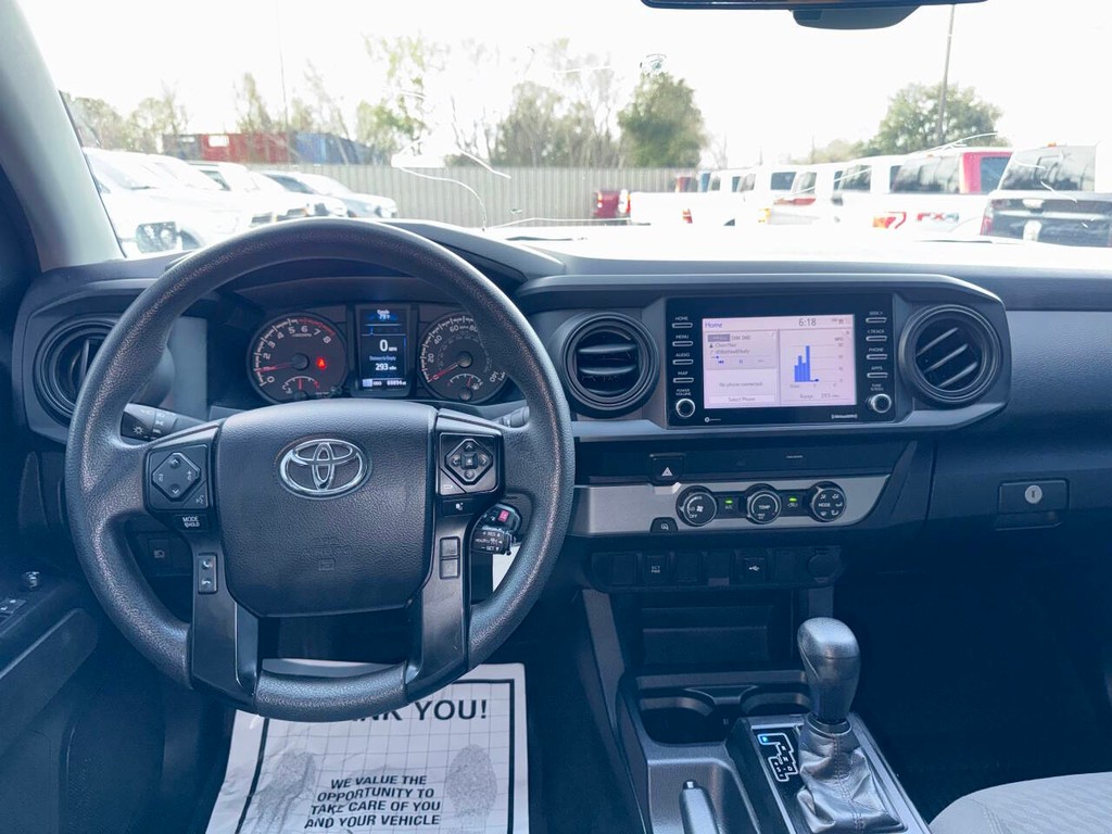 Toyota Tacoma 2WD Vehicle Full-screen Gallery Image 22