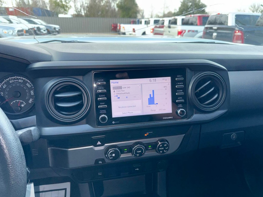 Toyota Tacoma 2WD Vehicle Full-screen Gallery Image 24