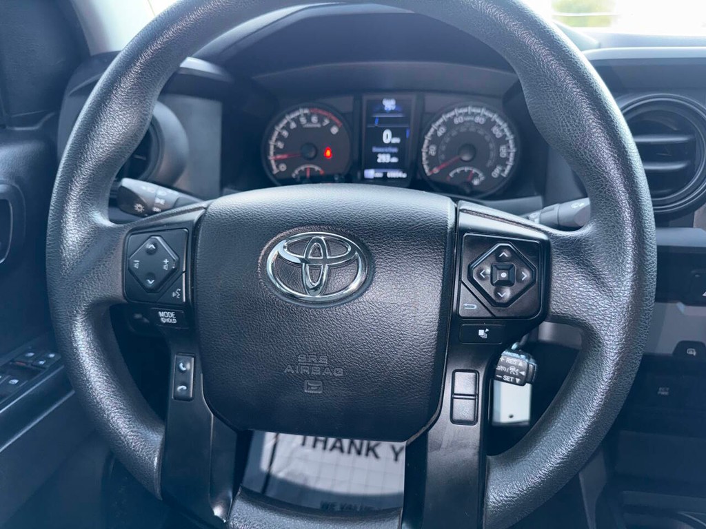 Toyota Tacoma 2WD Vehicle Full-screen Gallery Image 25