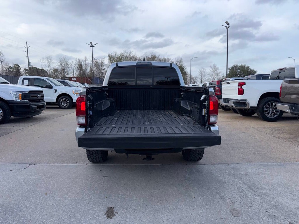 Toyota Tacoma 2WD Vehicle Full-screen Gallery Image 39