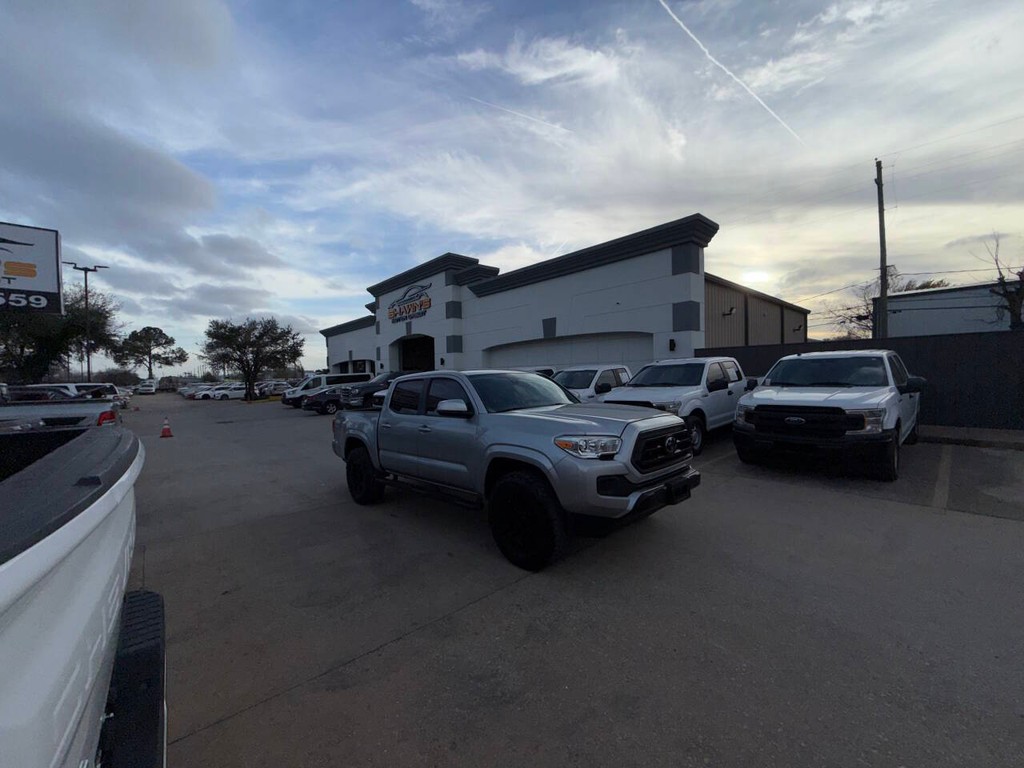 Toyota Tacoma 2WD Vehicle Full-screen Gallery Image 45