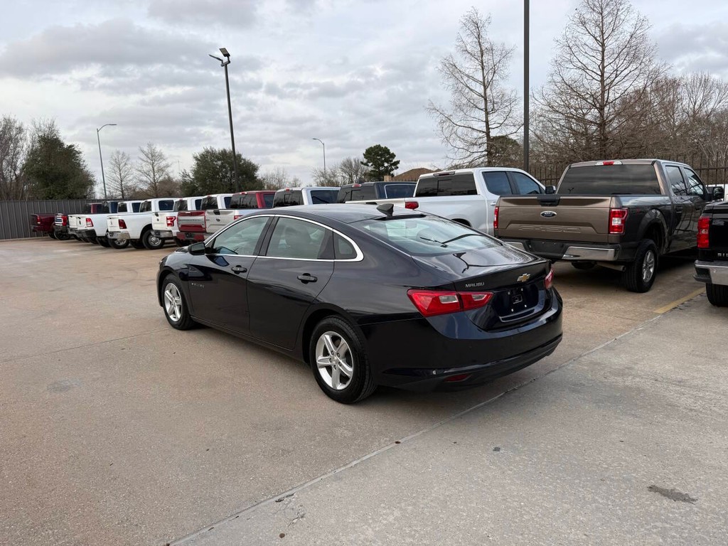 Chevrolet Malibu Vehicle Full-screen Gallery Image 04