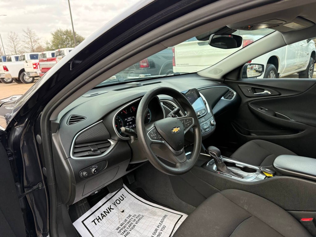 Chevrolet Malibu Vehicle Full-screen Gallery Image 06