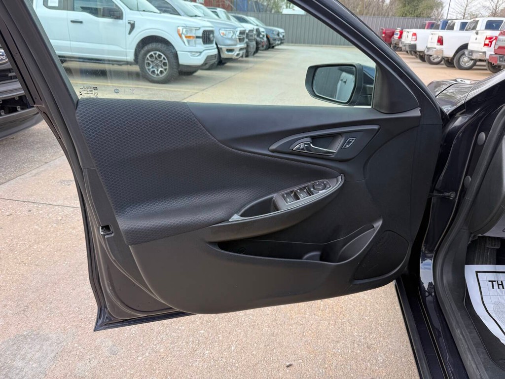 Chevrolet Malibu Vehicle Full-screen Gallery Image 08