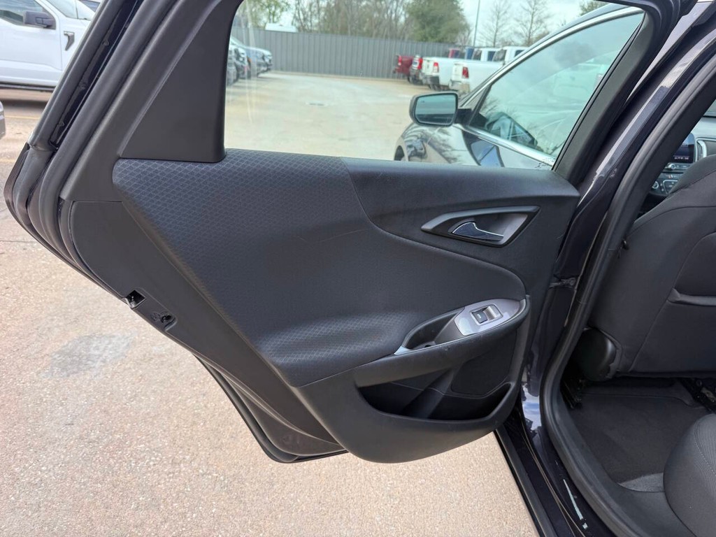 Chevrolet Malibu Vehicle Full-screen Gallery Image 14