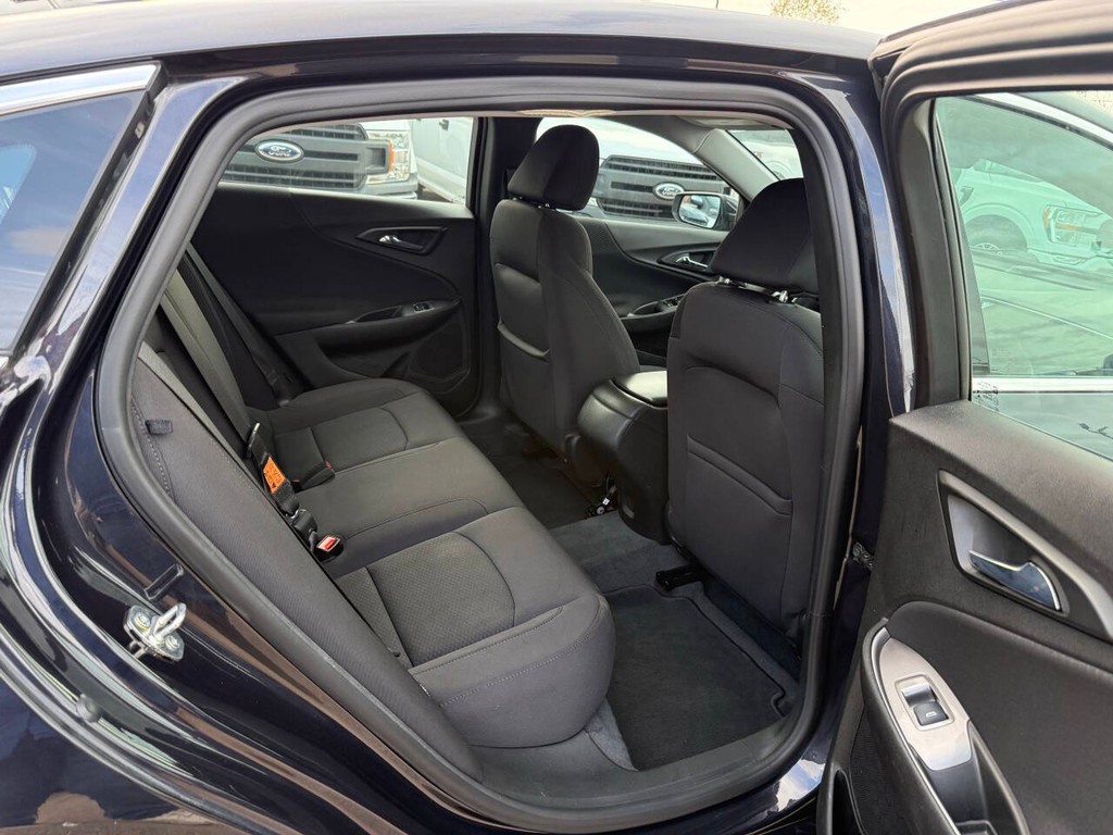 Chevrolet Malibu Vehicle Full-screen Gallery Image 15