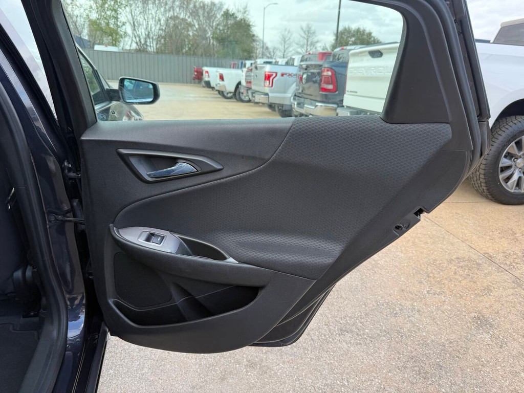 Chevrolet Malibu Vehicle Full-screen Gallery Image 16