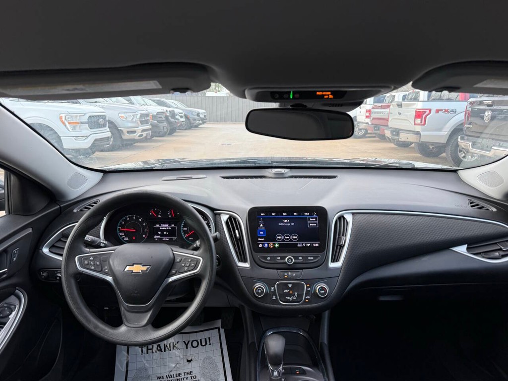 Chevrolet Malibu Vehicle Full-screen Gallery Image 17