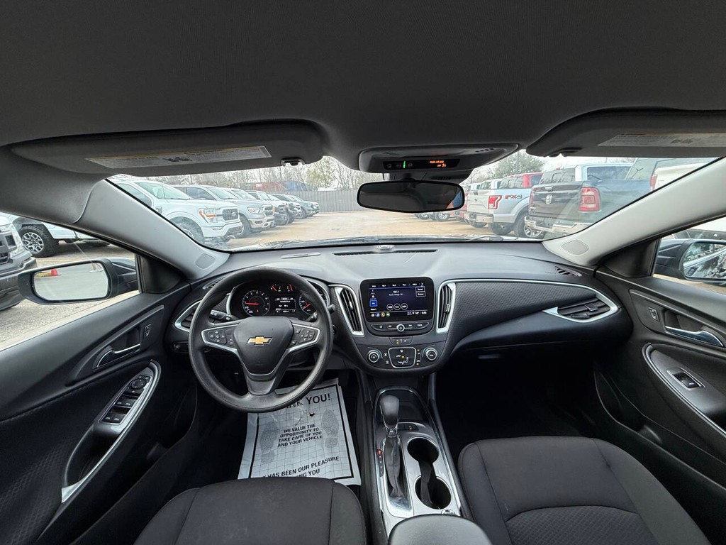 Chevrolet Malibu Vehicle Full-screen Gallery Image 18