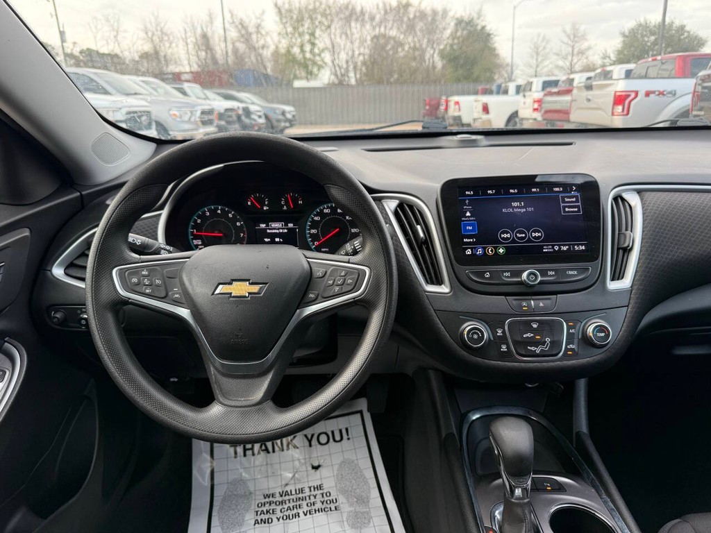 Chevrolet Malibu Vehicle Full-screen Gallery Image 21