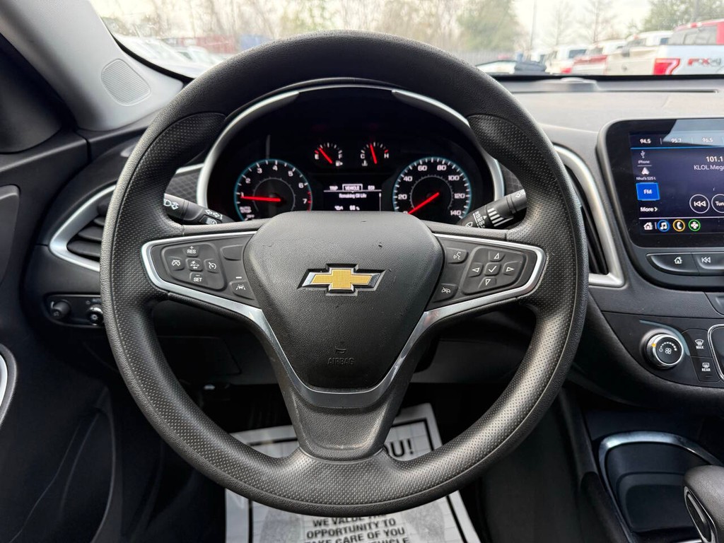 Chevrolet Malibu Vehicle Full-screen Gallery Image 22