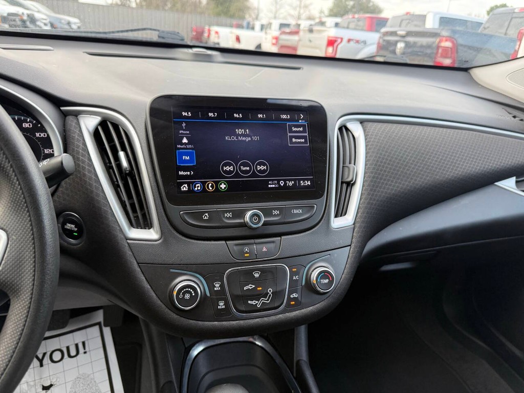 Chevrolet Malibu Vehicle Full-screen Gallery Image 24