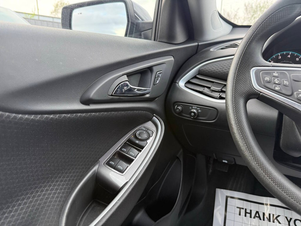 Chevrolet Malibu Vehicle Full-screen Gallery Image 29