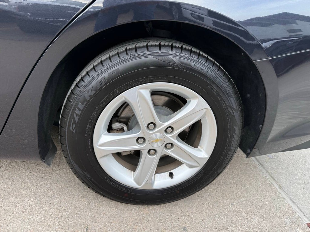 Chevrolet Malibu Vehicle Full-screen Gallery Image 34