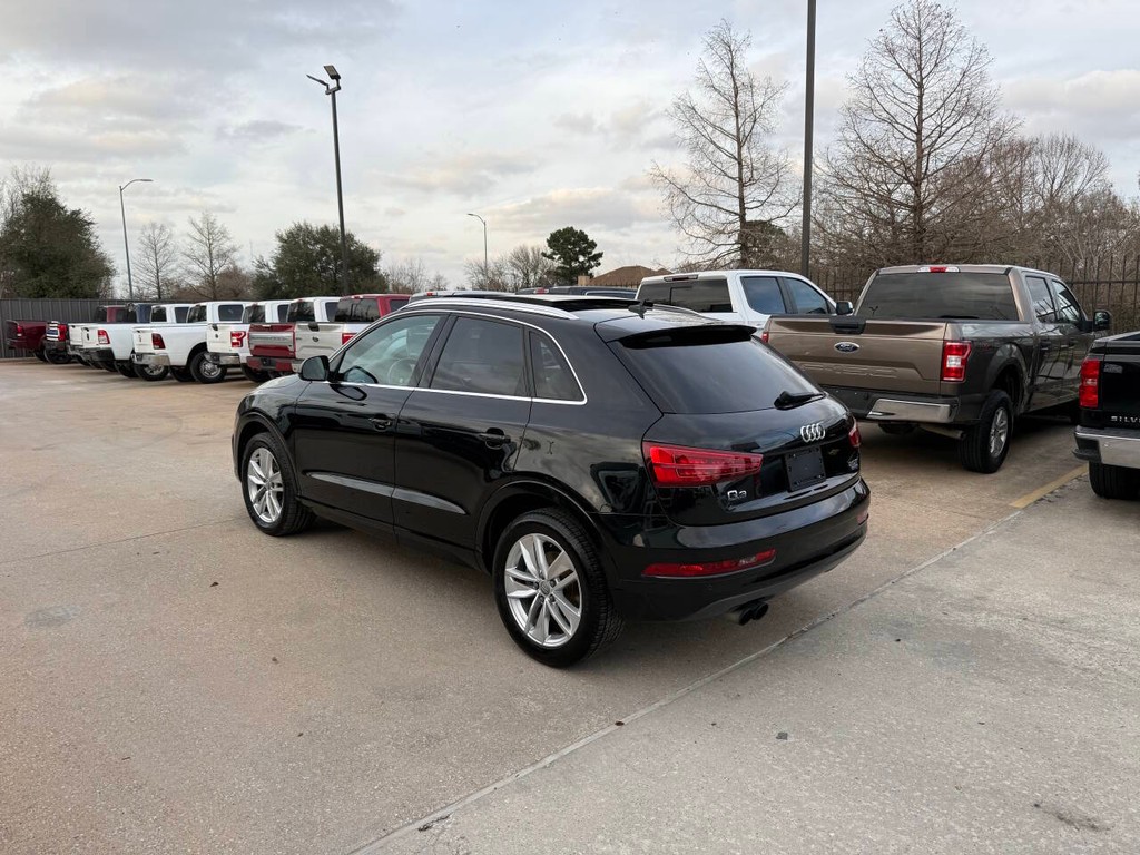 Audi Q3 Vehicle Full-screen Gallery Image 04