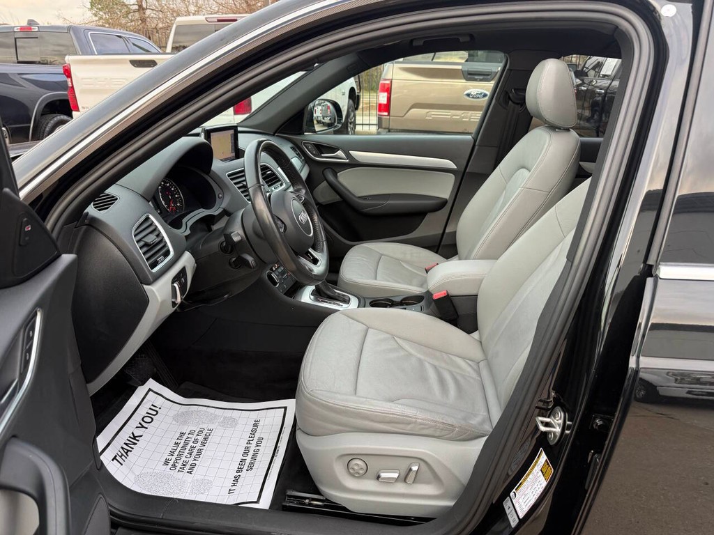 Audi Q3 Vehicle Full-screen Gallery Image 07