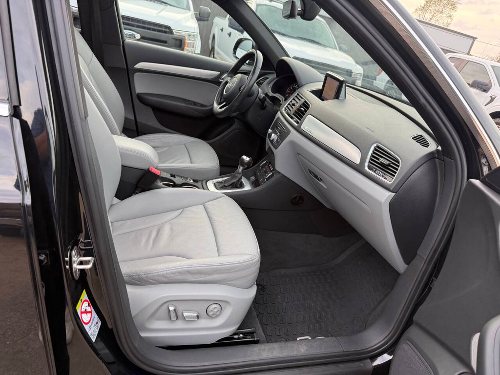 Audi Q3 Vehicle Full-screen Gallery Image 10