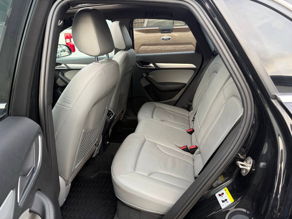 Audi Q3 Vehicle Full-screen Gallery Image 13