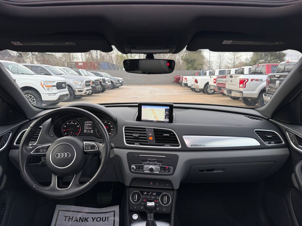 Audi Q3 Vehicle Full-screen Gallery Image 17