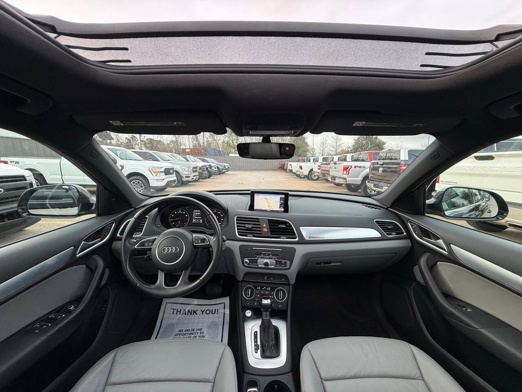 Audi Q3 Vehicle Full-screen Gallery Image 18