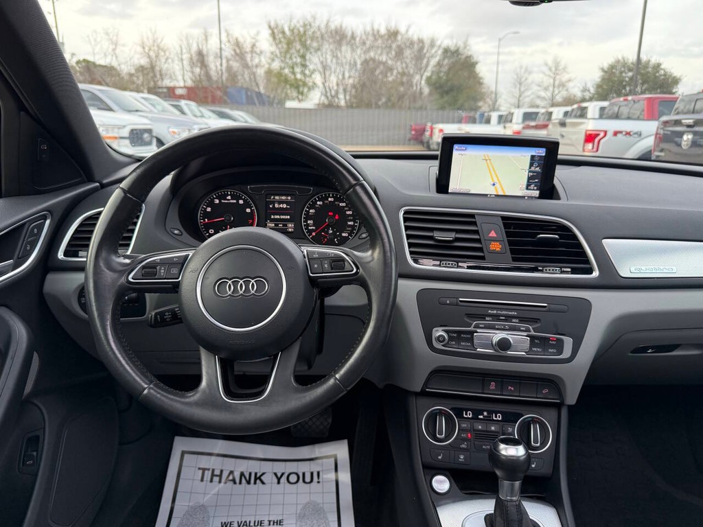 Audi Q3 Vehicle Full-screen Gallery Image 21