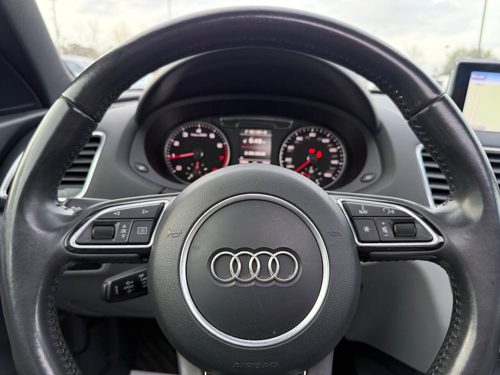 Audi Q3 Vehicle Full-screen Gallery Image 23