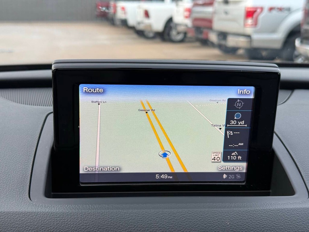 Audi Q3 Vehicle Full-screen Gallery Image 25