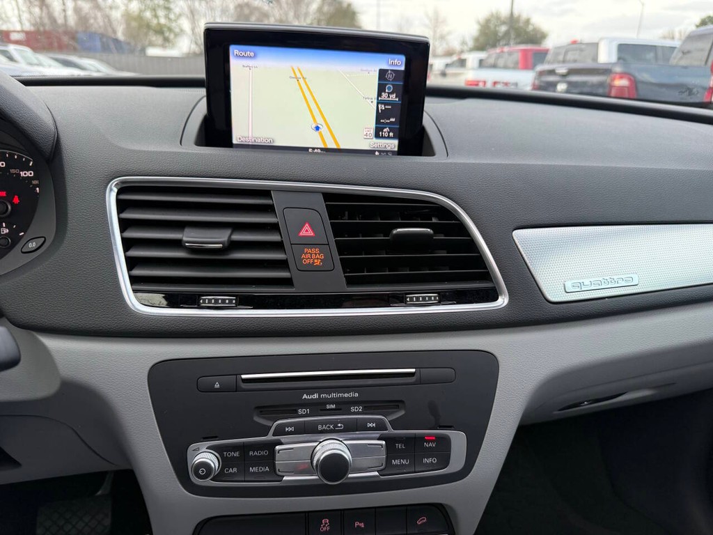 Audi Q3 Vehicle Full-screen Gallery Image 27