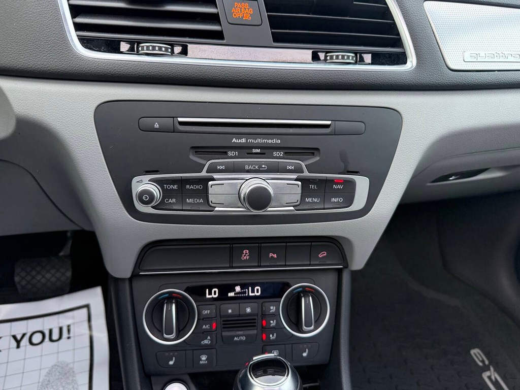 Audi Q3 Vehicle Full-screen Gallery Image 28